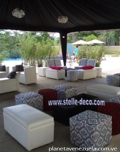 Alquiler puff, mobiliario lounge, mesas de madera y vidrio