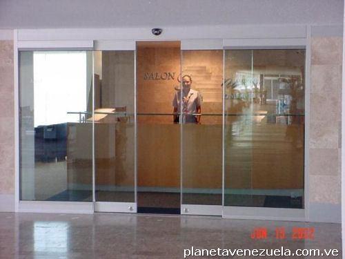 Puertas Automatizadas y Sistemas Para Puertas Automáticas