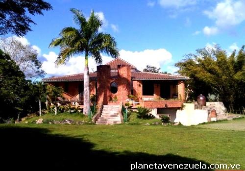 Espectaculares Casas En Venta, En El Hatillo. 2 Propiedades. 9 Hab y 8 Bañ. 835 Mts2