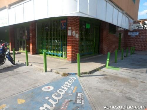 Vendo Negocio de repuestos y lubricantes para autos y motos en Turmero