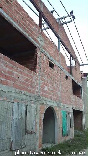 Casa Grande En Construcción En Venta, Excelente inversión. Los Teques.