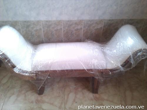 Diván de semi cuero blanco