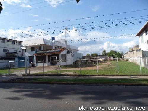 Quinta 13 habitacione, 13 baños ideal para construir, ubicación privilegiado