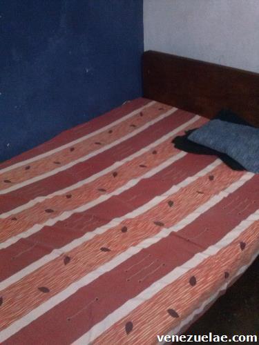 Habitación Sencilla En Casa De Familia A Dama Sola Que Trabaje O Estudie