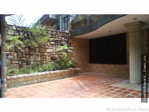 Inmobiliaria Dumont Vende Preciosa Casa Quinta En Santa Mónica Caracas Venezuela.
