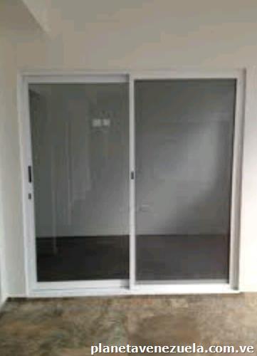 Puertas para baños y ventanas panorámicas