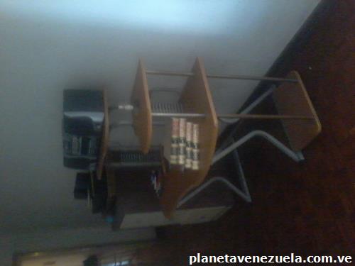 Mesa de computadora usada 4 niveles!