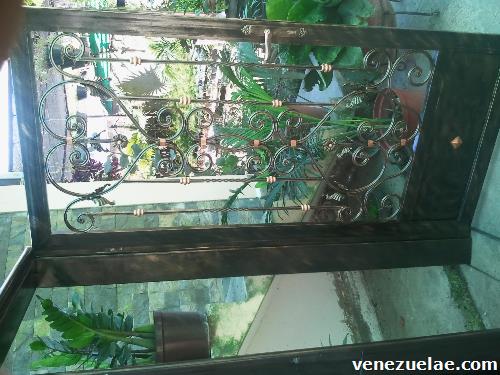 Puerta De Hierro Forjado Con Su Respectivo Marco. (nueva)