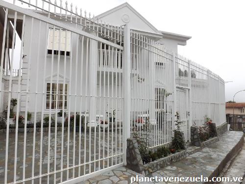 Lujosa Casa En Parque El Retiro San Antonio De Los Altos