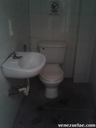 Alquilo local comercial entre cedros y barrio Lourdes