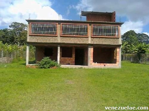 Casa en construcción con 1300 metros cuadrado