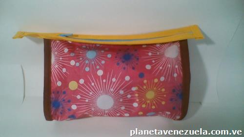 Cartucheras para cosméticos en atractivos colores.
