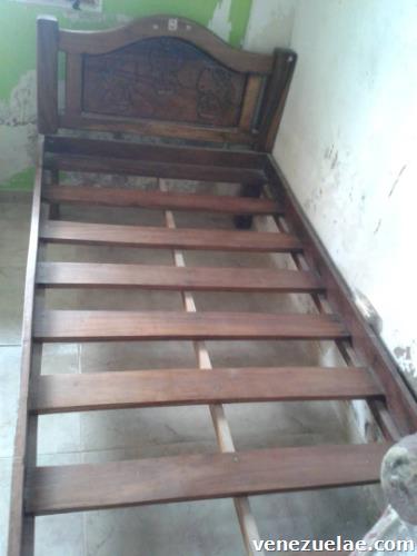 Vendo cama individual de madera de samán para nina