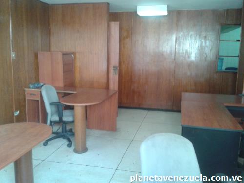 Se Alquila Excelente Oficina En La Av. Libertador