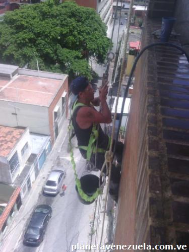 Andamios colgantes andamios verticales y rapel realización de trabajos en alturas alquiler y mantenimientos