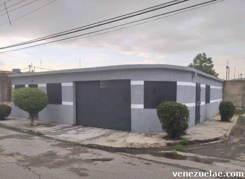 Vendo Linda Casa Con Anexo. Fundación Mendoza. Barcelona