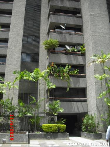 Vendo apartamento en Caracas Av. Principal del Bosque Cahcao Sur