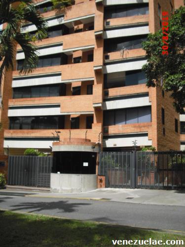 Se Alquila apartamento en Campo Alegre