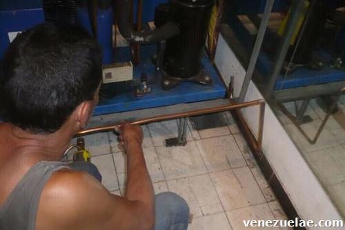 Técnicos de aires acondicionados y refrigeración