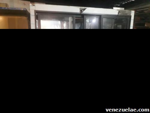 Nevera nueva cn congelador en la parte de abajo tres puertas