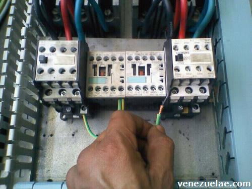 Ofrezco mis servicios como Electricista Industrial Residencial, circuitos y puntos de Iluminación Y Tomacorrientes para vivienda, locales comerciales, oficinas, salas de conferencias, talleres, galpones, Diseño Y Montaje De Tableros Eléctricos para Bombas