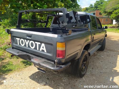 Vendo toyota hilux sincrónica año 97 por motivo de viaje