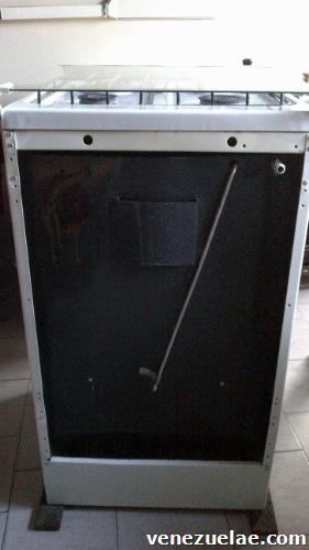 Vendo cocina usada en buen estado, impresora Hp de fotos nueva, escaparate de madera, lapto toshiba a