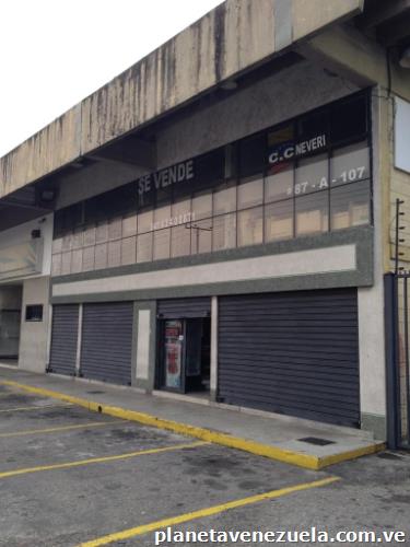 Local-galpón en venta, espacioso, bien ubicado, con mucho tráfico y con 25% de descuento en Av Michelena Valencia.