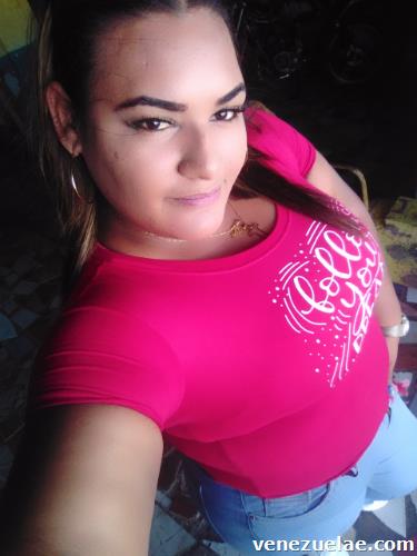 Niñera y doméstica.