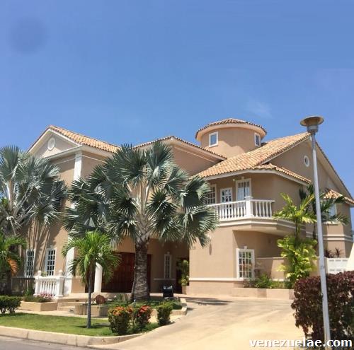 Se Vendo O Alquila Preciosa Casa En Sector Las Villas. Lechería