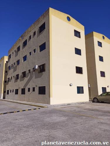 Vende Y Alquila Apartamento en Res Colinas de los Samanes, La Entrada, Naguanagua