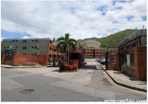 Alquiler de Habitación en Apto de Familia para Dama cerca a la Ujap 0424-7632551