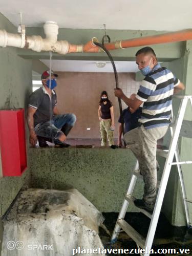 Servicios De Plomeros A Empresas Residencias Comercios Emergencias En Destapes Re`páramos Bombas De Aguas Sistemas De Hidroneumáticos Filtraciones Cañería Tapada n Bombas De Aguas Tubos Dañados Limpieza De Pozos Drenajes Cañerías Detección De Filtraciones