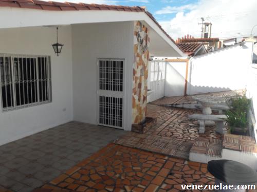 Alquilo casa en tucapet