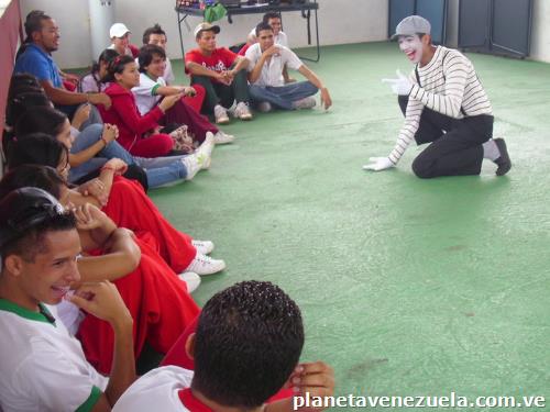 Alquiler de trampolín, sonido, máquina de algodón de azúcar. Brinca brinca, cama elástica, payaso, mimo, estatua humana, animación de eventos familiares, baby shower, cumpleaños, reuniones y fiestas