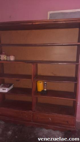 Biblioteca madera de Samán