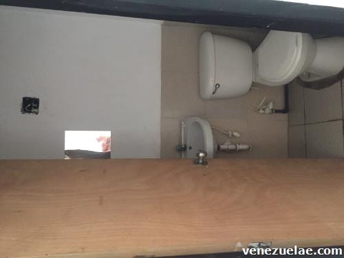 Alquilo local comercial de 35 m² con baño.