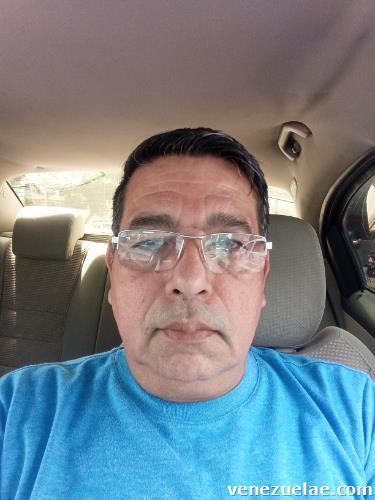 Trabajo como chofer de vehículos liviano.