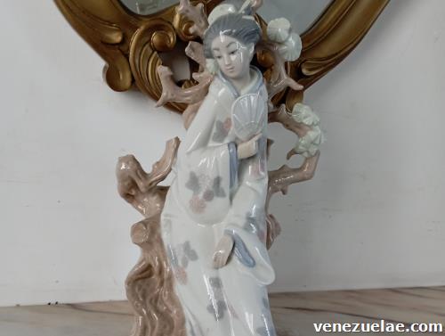 Vendo porcelana y mesa antigua