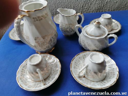 Juego de 5 tazas pequeñas para café.