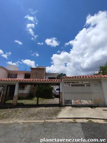 Casa - quinta, en calle privada de la Urb. Caurima