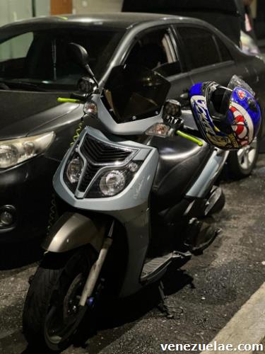Vendo moto outlook 2012
