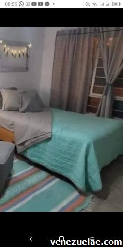 Alquiler de cómoda habitación para dama en Chacao.