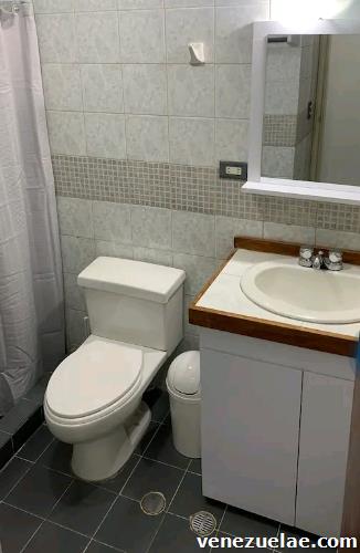 Alquiler de habitación con cama matrimonial y baño