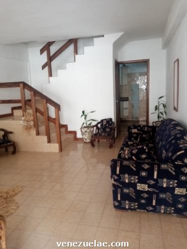 Alquilo casa valles de camoruco